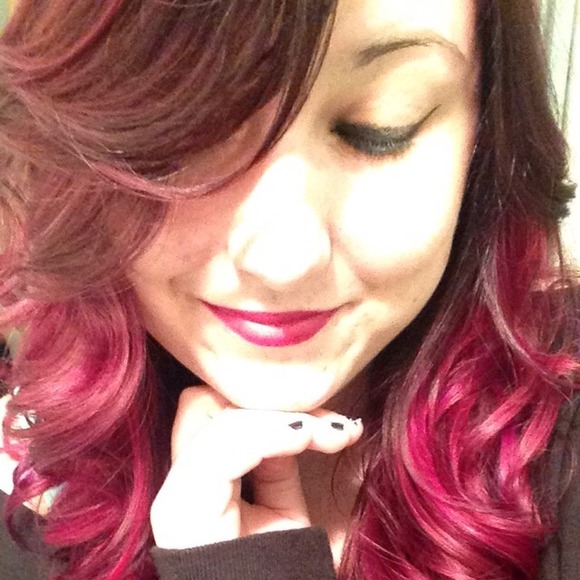 Profile Picture of Danielle Fassett (@def199) on Poshmark