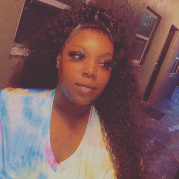 Profile Picture of Taveyal Ross (@tacarra88) on Poshmark