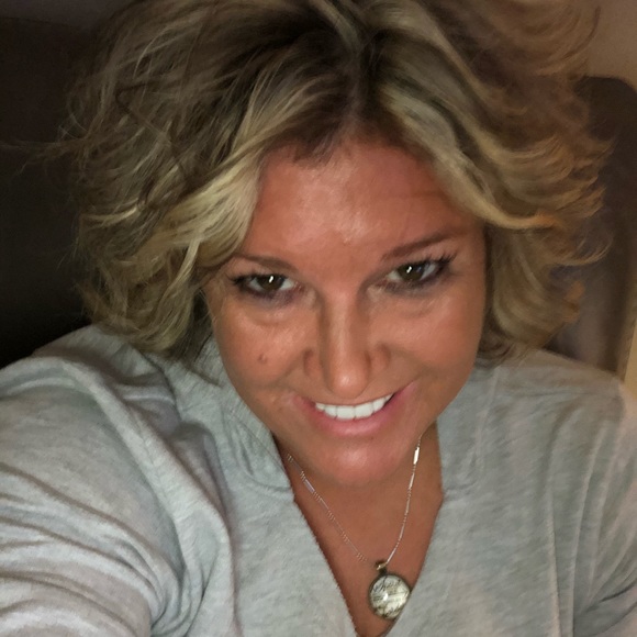 Profile Picture of Jamie Craig (@jamiecraig48) on Poshmark