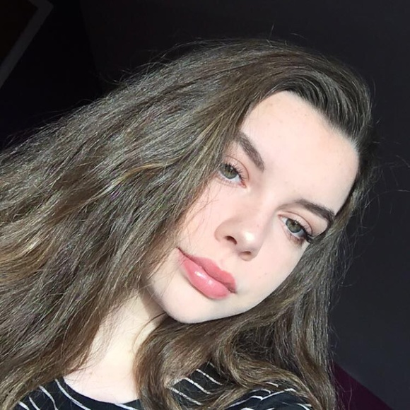 Profile Picture of Maddy Condry (@maddycondry) on Poshmark
