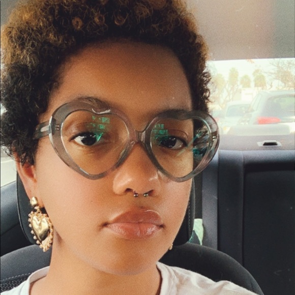 Profile Picture of Alexandria Malter (@mightaswellshop) on Poshmark