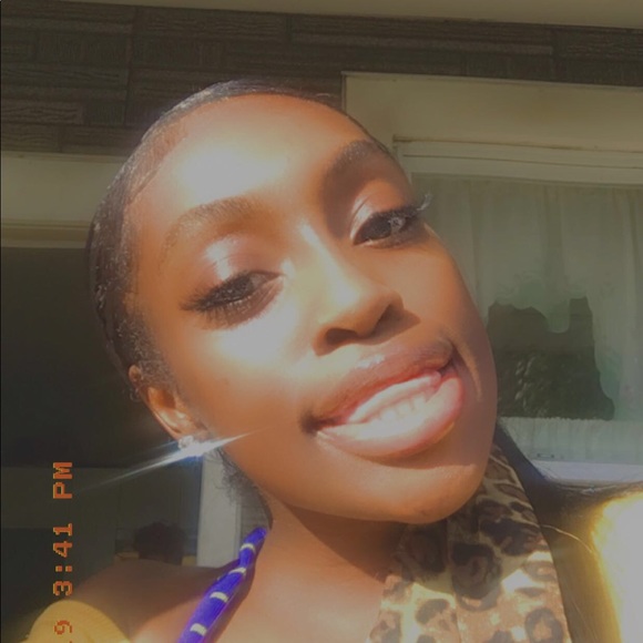 Profile Picture of Octavia Gibson (@taviad1) on Poshmark