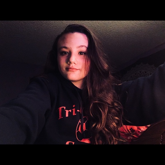 Juliana Kessler - Poshmark Profile Picture of Juliana Kessler (@jules5506) on Poshmark