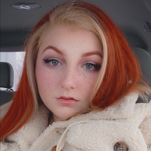 Profile Picture of Emily Fecht (@emfecht) on Poshmark