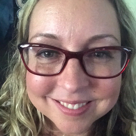 Profile Picture of Gill Freeman (@gillysbean) on Poshmark