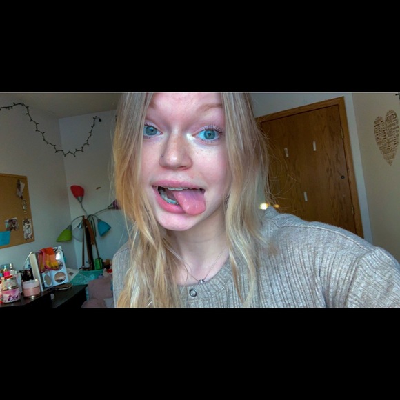 Profile Picture of Mckenzie Blechinger (@mmckenzieleighh) on Poshmark