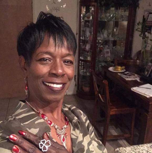 Profile Picture of Wanda Figures (@lbnmdd) on Poshmark