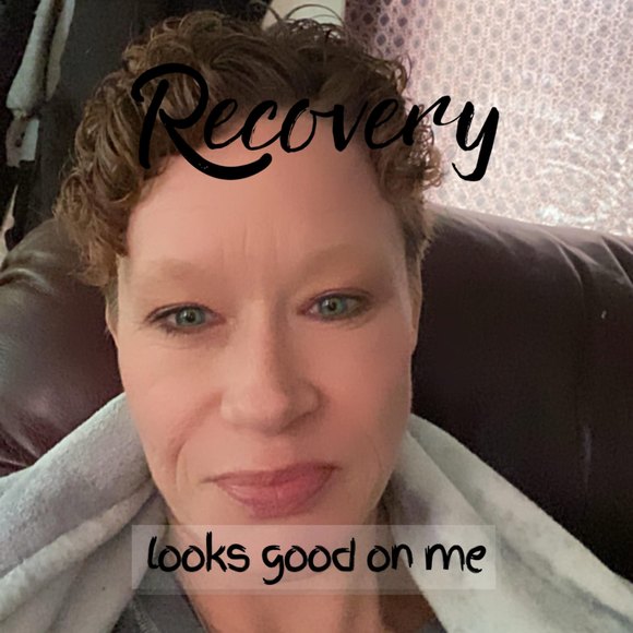 Profile Picture of Robin Volkoff (@robinvolkoff) on Poshmark