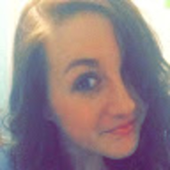 Profile Picture of Delaney Adam (@delaneyadam) on Poshmark