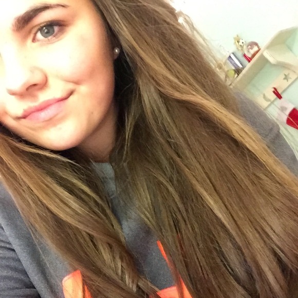 Profile Picture of Katharine Corzilius (@katharinec04) on Poshmark