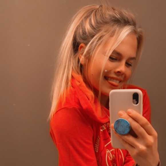 Profile Picture of Courtney Stuit (@courtneyns99) on Poshmark