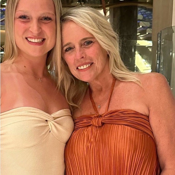 Profile Picture of Shelly Bird (@shellybird1971) on Poshmark