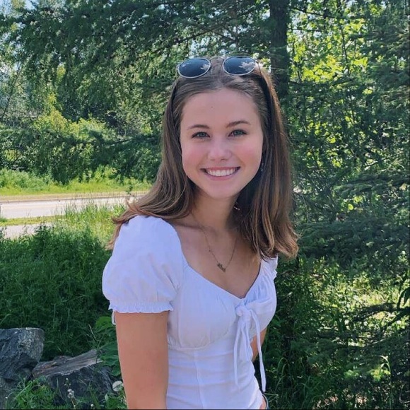 Profile Picture of Riley Cravens (@riley_cravens) on Poshmark