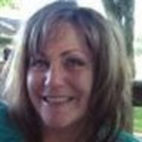 Profile Picture of Kelly Fetterman (@klfetts) on Poshmark