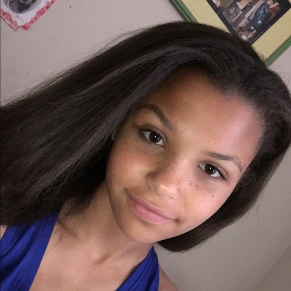 Profile Picture of Lucy Graff (@lulu_sunbeam) on Poshmark