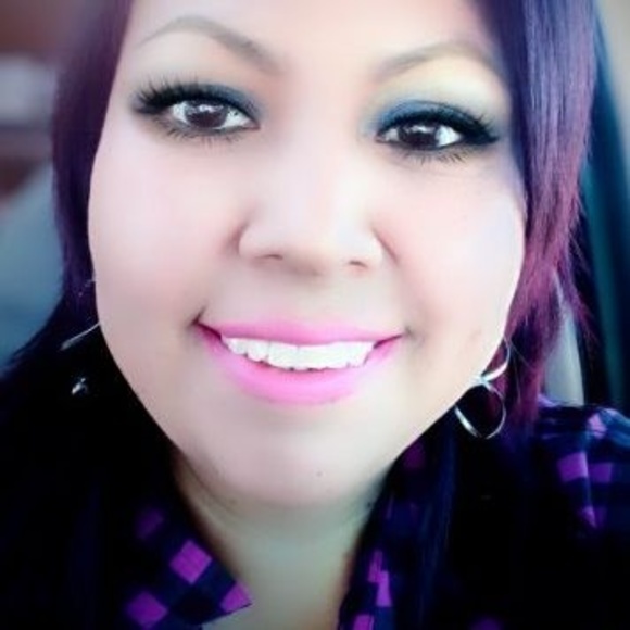 Profile Picture of Candy Lynn (@candylynn129) on Poshmark