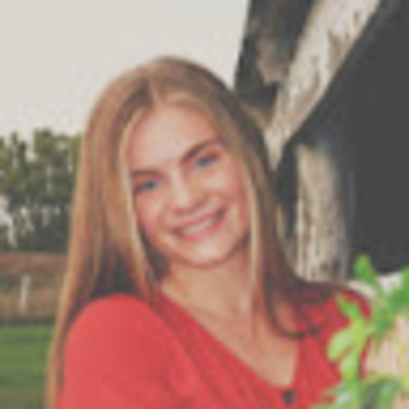 Profile Picture of Brooke Goshorn (@brgoshorn) on Poshmark