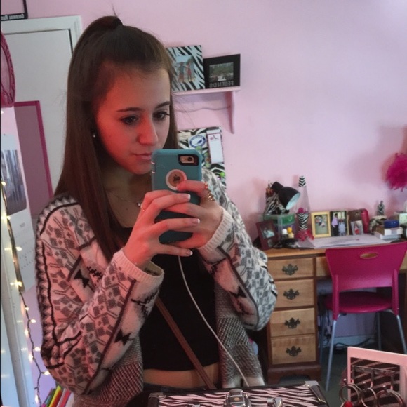 Profile Picture of Ally Caouette (@allycaouette) on Poshmark