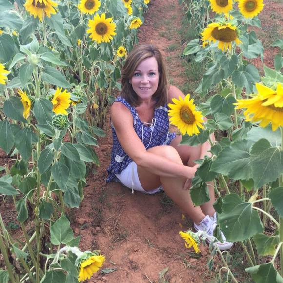 Profile Picture of Kelly Pearson (@kcpearson136) on Poshmark