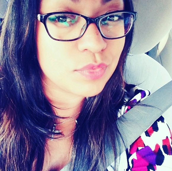 Profile Picture of Hazel Alvarez (@sparrow1284) on Poshmark