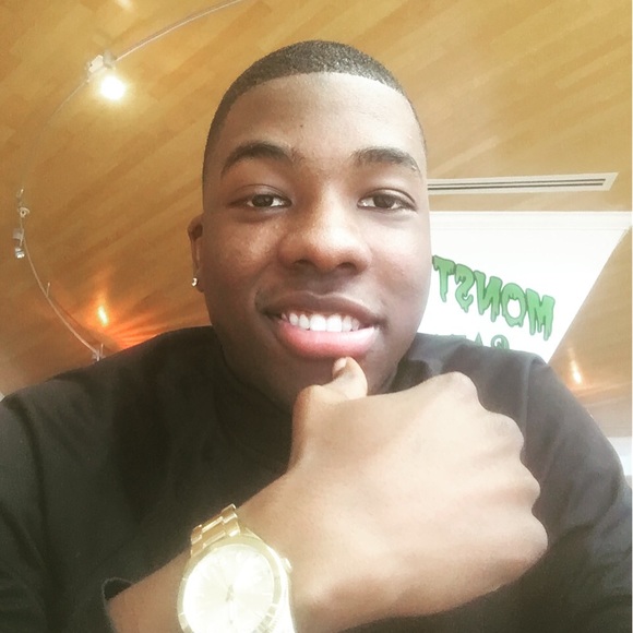 Profile Picture of Kelvin Thornton (@kelthornton23) on Poshmark