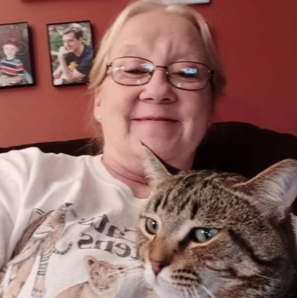 Profile Picture of Debra Zieroff (@debzieroff) on Poshmark