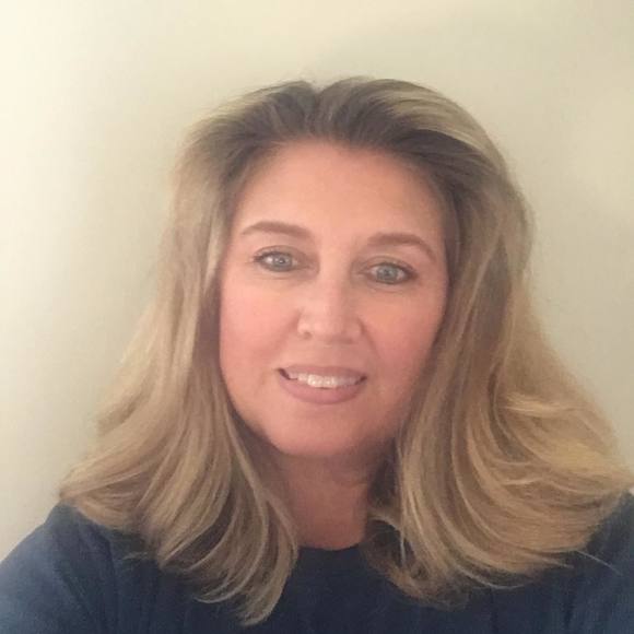 Susan Klinkoski - Poshmark Profile Picture of Susan Klinkoski (@suzklink) on Poshmark