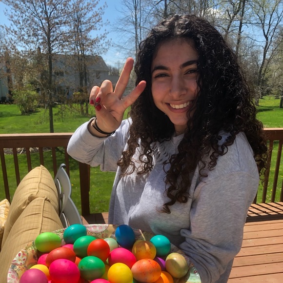 Profile Picture of Elyssa El-hajj (@elhajje) on Poshmark