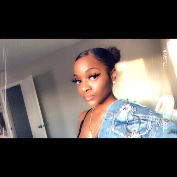 Profile Picture of Kristiana Pippin (@kaybeauty08) on Poshmark