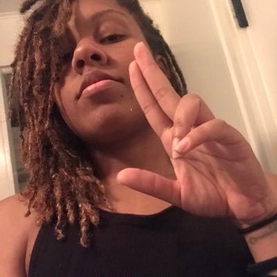 Profile Picture of Se7en Of Spadez (@SweetnSourBunny) on Twitter