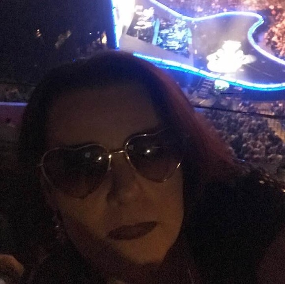 Profile Picture of Kathy Carpineto (@kathyc12) on Poshmark