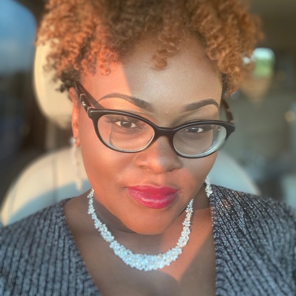 Samantha Rolland - Poshmark Profile Picture of Samantha Rolland (@srolland32) on Poshmark