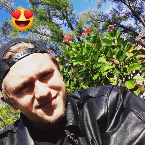 Profile Picture of Kevin Saunders (@cassie555444) on Poshmark