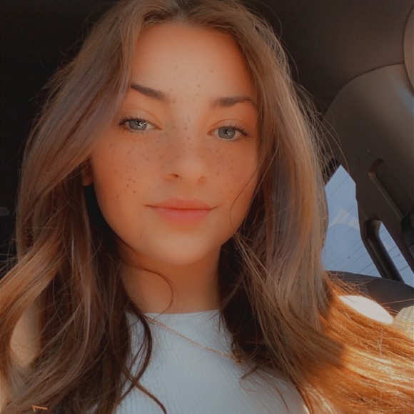 Profile Picture of Kierstin Johnson (@kierstinjohn333) on Poshmark