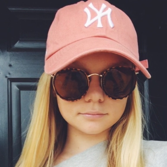 Profile Picture of Nelle Alexander (@nellealexander) on Poshmark
