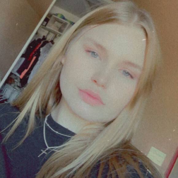 Profile Picture of Samantha Wardrip (@samanthawardrip) on Poshmark