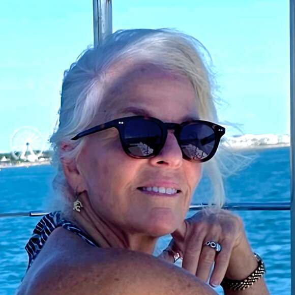 Profile Picture of Jennifer Mainey (@maineyjc) on Poshmark