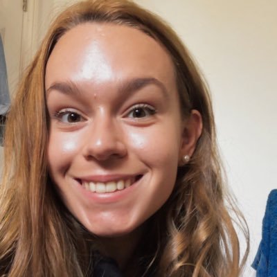 Profile Picture of Phoebe Roberts (@_phoeberoberts) on Twitter