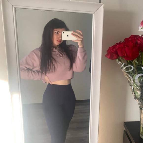 Profile Picture of Theresa Stadlbauer (@tstadlbauer) on Poshmark