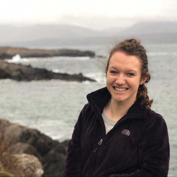 Profile Picture of Lisa Deweert (@lisadeweert) on Poshmark