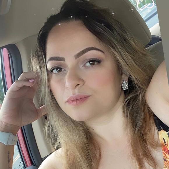 Profile Picture of Vanessa Bezerra (@vanessabezerra) on Poshmark