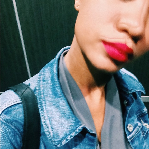 Profile Picture of Candace Bailey (@candacedenise) on Poshmark