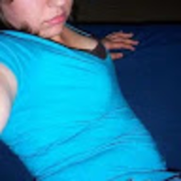 Profile Picture of Jenifer Thomas (@jenzobez) on Poshmark