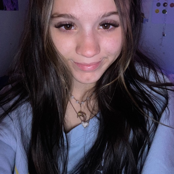 Profile Picture of Avrey Handley (@avreyhandley) on Poshmark