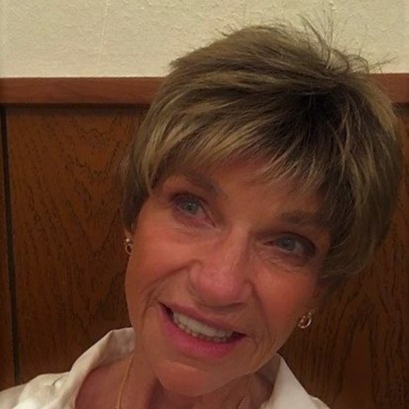 Profile Picture of Donna West (@donnawest) on Poshmark