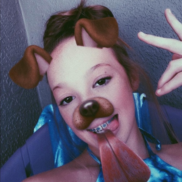 Profile Picture of Juliana Chartier (@julianachartier) on Poshmark