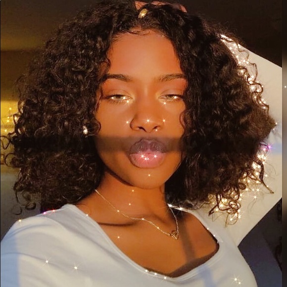 Profile Picture of Peyton Peyton (@peytonmelchoir) on Poshmark