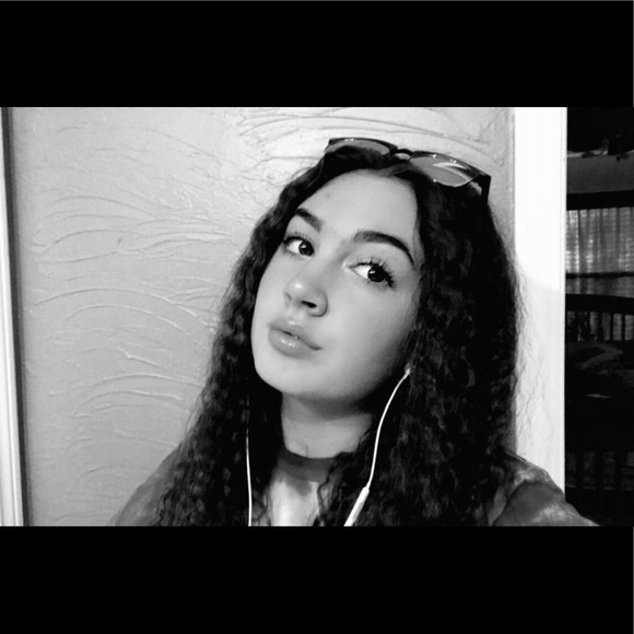 Profile Picture of Abbigail Oldham (@alesgirl) on Poshmark