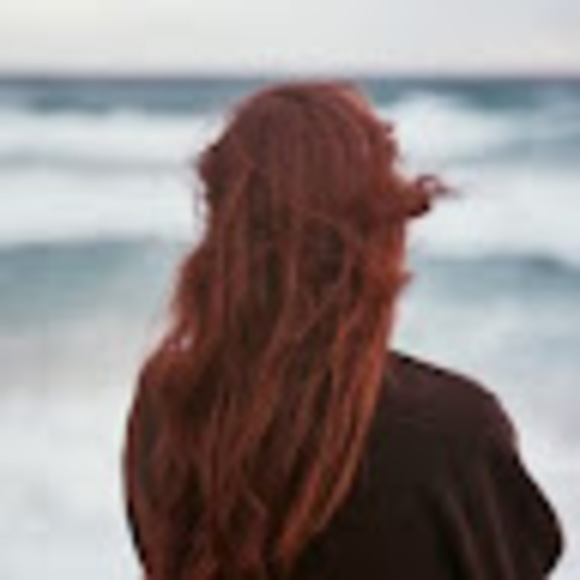 Profile Picture of Evelise Kai (@willowsunderkai) on Poshmark