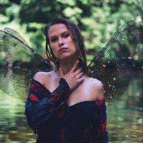 Profile Picture of Haley Robertson (@haleygrobertson) on Pinterest